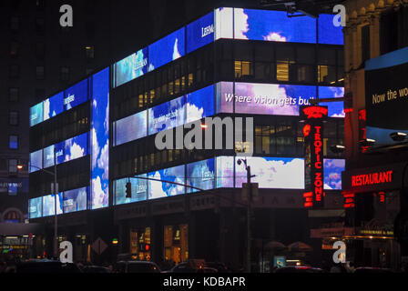 New York City - Juni 8, 2007: Lehman Brothers Hauptsitz in Midtown Manhattan bei Nacht. Stockfoto