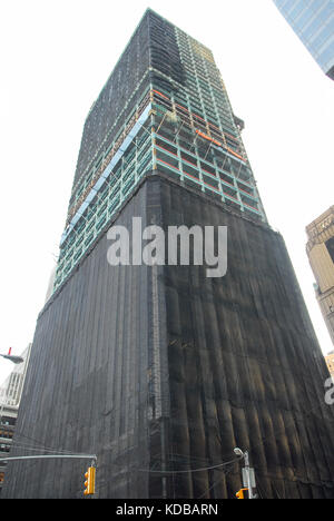 New York City - 18. Juni 2007: 1095 Avenue of the Americas auch bekannt als Salesforce Tower in New York City während seiner Renovierung. Stockfoto