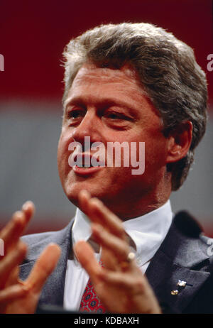 Präsident Bill Clinton Gesten beim Sprechen Stockfoto