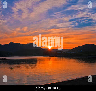 Bunte Sonnenaufgang über dem Meer bei Scourie, Sutherland, einem Dorf an der Nordküste 500 Route, Scottish Highlands, Schottland Großbritannien Stockfoto