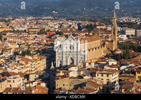 Basilika Santa - Croce und seine Umgebung. Florenz, Italien Stockfoto