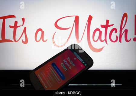 Ein Smartphone Display zeigt Zunder Anwendung Web Login Stockfoto