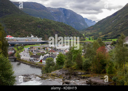 Die Fred Olsen Cruise Liner, MS Balmoral in Hellesylt, Sunnylvsfjord in Norwegen Stockfoto