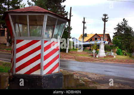 Der rumänischen Luftwaffe Mig21 Jet Fighter auf ein Denkmal im Dorf Balaci in Rumänien. Stockfoto