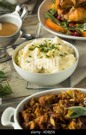 Hausgemachte cremigen Kartoffelpüree Schlagsahne mit Schnittlauch Stockfoto