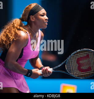 Serena Williams (USA) v. dolonc (SRB) 6:1 besiegte, 6-2 am Tag drei Spielen der 2014 Australian Open. Temperaturen in der Rod Laver Arena in Melbourne Stockfoto