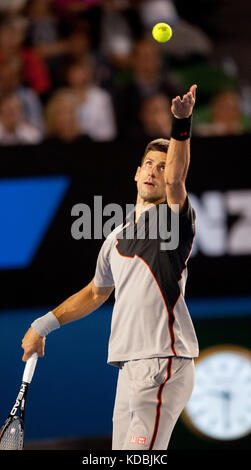 Novik Djokovic in Aktion bei der Australian Open 2014 Meisterschaft gegen Stan Wawrinka. Stockfoto