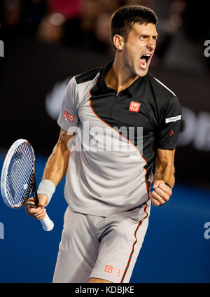 Novik Djokovic in Aktion bei der Australian Open 2014 Meisterschaft gegen Stan Wawrinka. Stockfoto