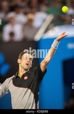 Novak Djokovic (SRB) ging gegen unseeded Lucas lacko (Svk) in einem Spiel der 2014 Australian Open in Melbourne Djokovic besiegt Lacko 6-3 Stockfoto