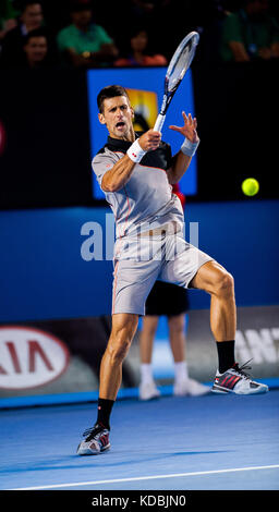 Novik Djokovic in Aktion bei der Australian Open 2014 Meisterschaft gegen Stan Wawrinka. Stockfoto