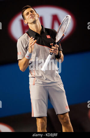 Novik Djokovic in Aktion bei der Australian Open 2014 Meisterschaft gegen Stan Wawrinka. Stockfoto