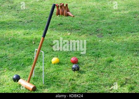 Croquet Ausrüstung und outdoor Kegeln Stockfoto