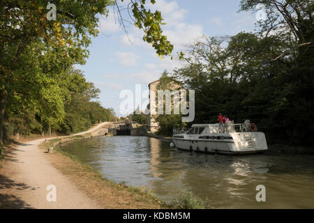 Der Canal du Midi bei Trebes, Languedoc, Frankreich Stockfoto