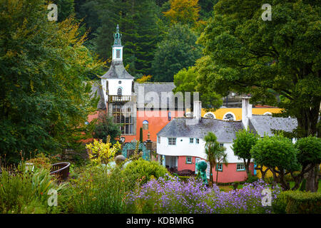 Portmeirion ist ein italienisches Dorf in Gwynedd, Wales. entworfen und von Sir clough Williams - ellis zwischen 1925 und 1975 gebaut Stockfoto