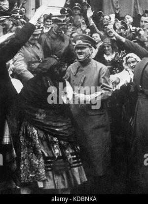 Sudetendeutschen willkommen Adolf Hitler 1938 in Ústí nad Labem (aussig) im Sudetenland. sudetenland (Teil der Tschechoslowakei) wurde in Deutschland zwischen dem 1. Oktober und 10. Oktober 1938 relegiert. Stockfoto