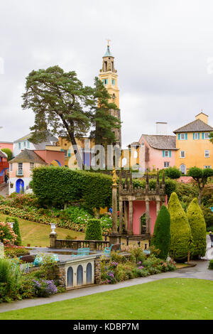 Portmeirion ist ein italienisches Dorf in Gwynedd, Wales. entworfen und von Sir clough Williams - ellis zwischen 1925 und 1975 gebaut Stockfoto