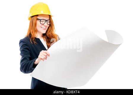 Glückliche Frau Chef in gelben Schutzhelm mit Zeichnungen isoliert Stockfoto