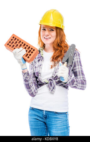 Der Mensch beruf Builder, Porträt der Frau mit Backstein in gelben Helm Stockfoto
