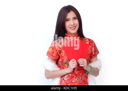 Lächelnd chinesische Frau mit roten Tasche für das chinesische Neujahr Stockfoto