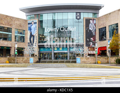 Die Lowry Outlet Center in Media City Großbritannien am Ufer des Manchester Ship Canal in Salford und Trafford, Greater Manchester, England, Großbritannien Stockfoto