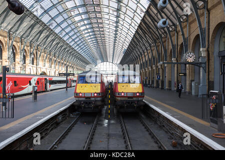 Plattform an der Kings Cross Station in London. Stockfoto