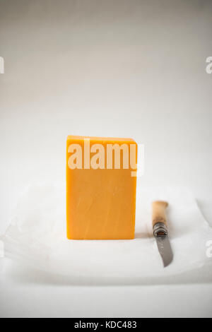 Série de photographies culinaires avant et après. Comparer la matière et les ingrédients avant leur cuissons finaux. Tableau créatif de recettes. Stockfoto