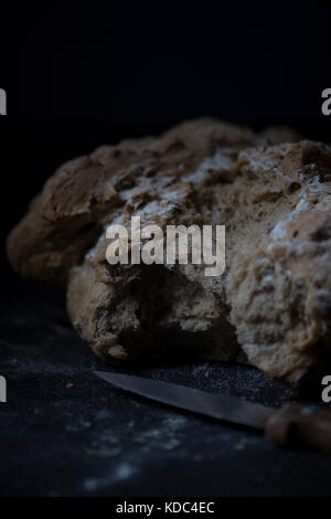 Série de photographies culinaires avant et après. Comparer la matière et les ingrédients avant leur cuissons finaux. Tableau créatif de recettes. Stockfoto