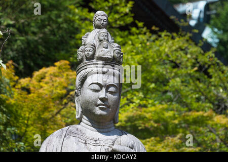 Statuen von buddhistischen Gottheiten an daisho-in Tempel, Miyajima Stockfoto