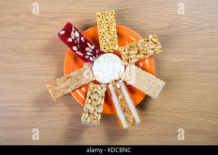 Sammlung von Bohnen Bonbons und Süßigkeiten (mawlid halawa) - ägyptische Kultur Dessert in der Regel während der Prophet Muhammad Geburt Feier gegessen Stockfoto