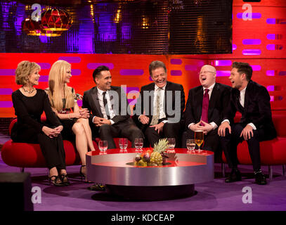 (Von links nach rechts) Jane Fonda, Nicole Kidman, Colin Farrell, Bryan Cranston, Matt Lucas und Niall Horan während der Dreharbeiten der Graham Norton Show in den London Studios, die am Freitagabend auf BBC One ausgestrahlt werden. Stockfoto