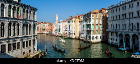 Gondeln auf dem Canal Grande, Venedig, Italien Stockfoto