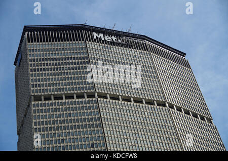 New York, NY, Vereinigte Staaten - 26. September 2017: MetLife Zeichen an NYC Sitz ersetzt werden. Stockfoto