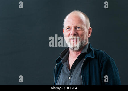 Britische Autor Alex Renton besucht einen Fotoauftrag während des Edinburgh International Book Festival im August 2017 in Edinburgh, Schottland. Stockfoto