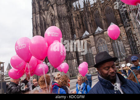 Europa, Deutschland, Köln, am Internationalen Tag der Mädchen (11. Oktober) die unabhängige Entwicklung und humanitäre Organisation Plan Inter Stockfoto