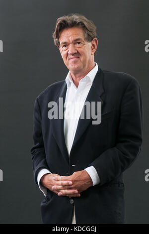 Robert mccrum besucht einen Fotoauftrag während des Edinburgh International Book Festival im August 2017 in Edinburgh, Schottland. Stockfoto