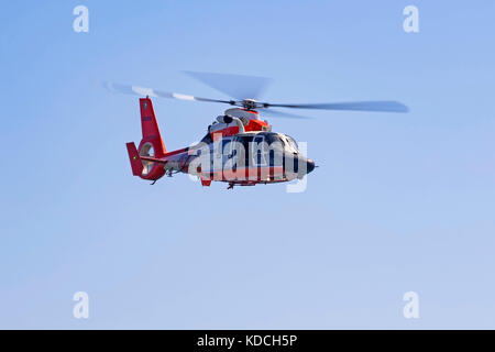 Hubschrauber Suche und Rettung Demonstration an der Huntington Beach Airshow Stockfoto