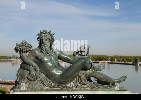 Bronzestatue von Neptun, Gärten von Versailles, Frankreich. Stockfoto