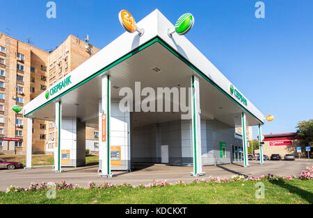 Samara, Russland - Oktober 08, 2017: Erste in russland Auto Büro der größten russischen Bank Sberbank.. Text in Russisch: sberbank Stockfoto