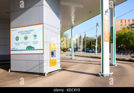 Samara, Russland - Oktober 08, 2017: Erste in russland Auto Büro der größten russischen Bank Sberbank.. Text in Russisch: sberbank Stockfoto