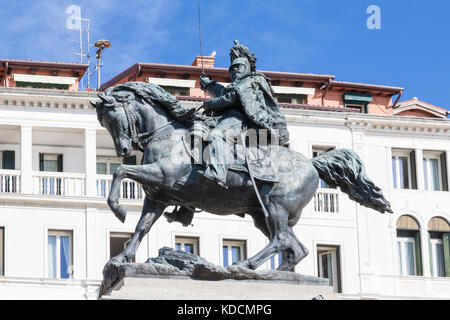 Bronze EQUESTRIAN staue von Victor Emmanuel II. am Riva degli Schiavoni, Castello, Venedig, Venetien, Italien Stockfoto