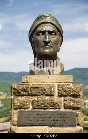 Büste von Dante Aligheri in Poppi, Toskana, Italien. 26. August 2017 © wojciech Strozyk/Alamy Stock Foto Stockfoto