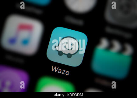 Eine Nahaufnahme der Logo für die waze App Symbol, wie auf dem Bildschirm eines Smartphones (nur redaktionelle Nutzung) Stockfoto