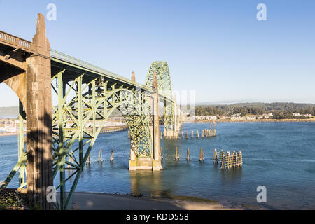 Die Brücke in Newport, Oregon Zustand, entlang der Pazifikküste in den usa Nordwesten. Dies ist ein Stop an der Autobahn 101 Stockfoto