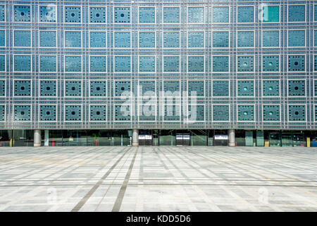 Die Fassade des Institut du monde arabe in Paris, Frankreich Stockfoto