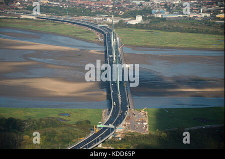 Luftbild der Neuen Mersey Straßenbrücke über den Fluss Mersey Stockfoto