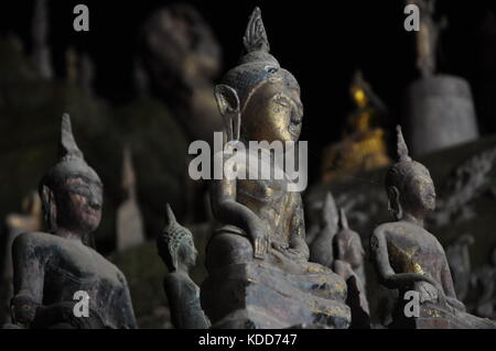 Buddha Höhle auf dem Mekong River in der Nähe von luanprabang in Laos. Stockfoto