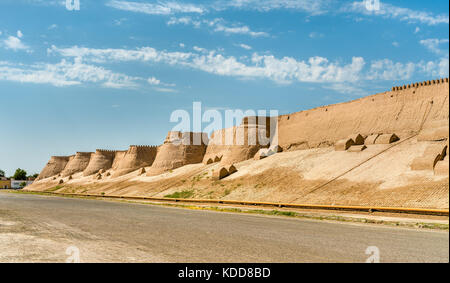 Die Stadtmauern der alten Stadt ichan Kala in Chiwa, Usbekistan Stockfoto