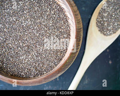 Chia Samen overhead Shot auf dunklem Hintergrund Stockfoto