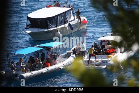 Jeremy Irvine verfilmte "Mamma Mia! 2' auf der Insel Vis in Kroatien Mit: Jeremy Irvine Where: Vis, Kroatien When: 12. September 2017 Credit: WENN.com ***Nur für die Veröffentlichung in Großbritannien, USA, Deutschland, Österreich, Schweiz erhältlich Stockfoto