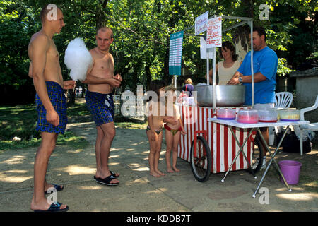 Ungarn, Balaton, Plattensee, Balatonföldvar Nyugati-Strand bin, Stand mit Zuckerwatte Stockfoto